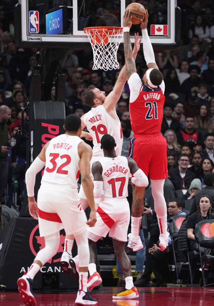 Washington Wizards center Daniel Gafford (21) drives to the basket as Toronto Raptors center Jakob Poeltl (19) tries to defend during the first quarter at Scotiabank Arena.